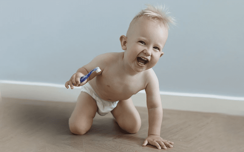 Como higienizar os primeiros dentes do bebê